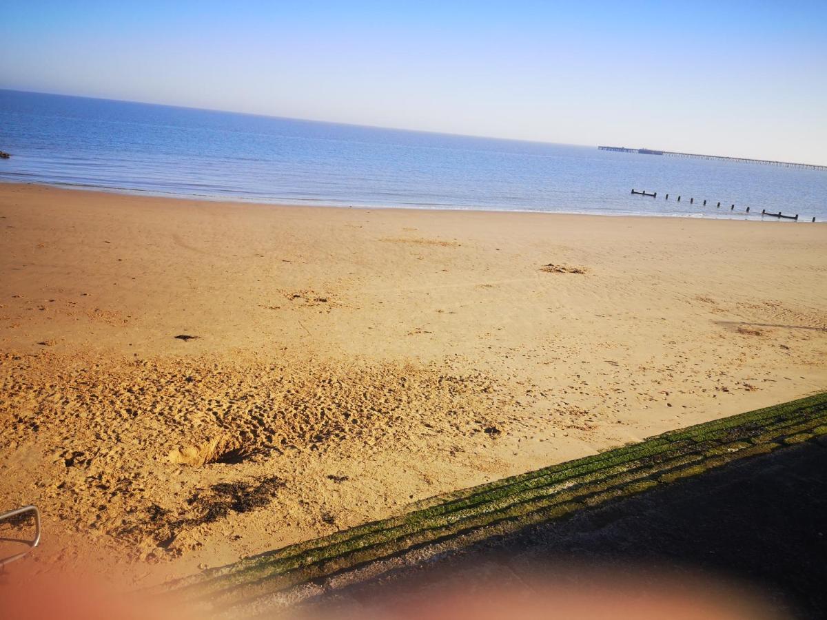 Lovely 2-Bed Caravan In Walton On The Naze Luaran gambar