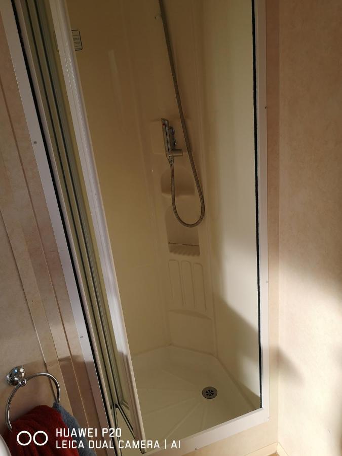 Lovely 2-Bed Caravan In Walton On The Naze Luaran gambar