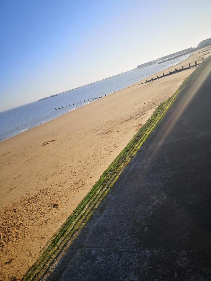 Lovely 2-Bed Caravan In Walton On The Naze Luaran gambar